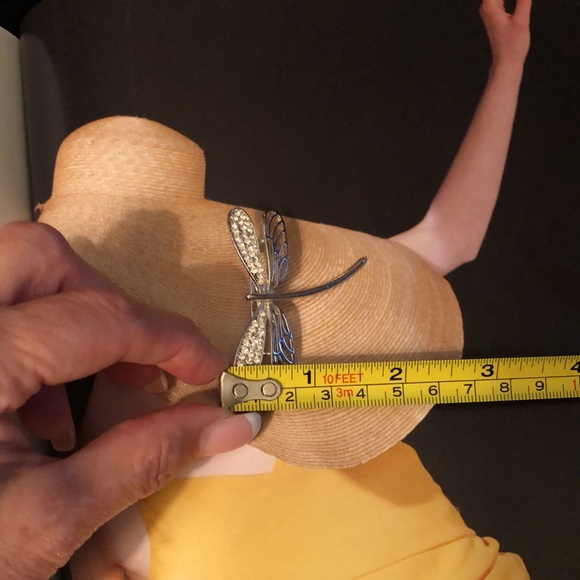 Fashion Jewellery Dragonfly Brooch, set in silver with rhinestones. - Picture 5 of 5